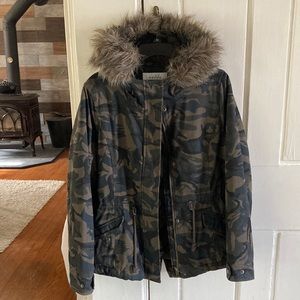 Sebby Camo Jacket with Fur hood Large